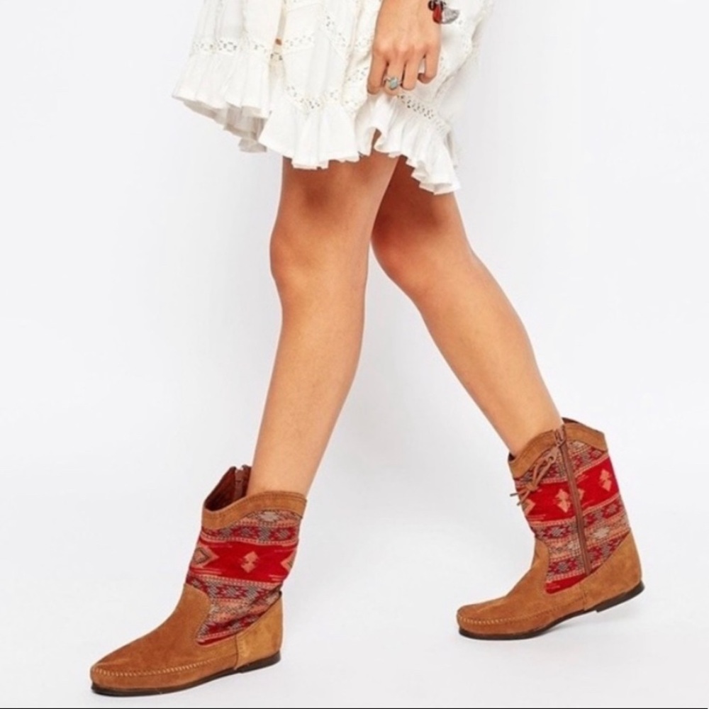 Minnetonka Baja boot